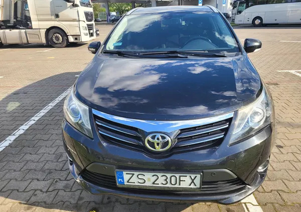 wielkopolskie Toyota Avensis cena 27500 przebieg: 219500, rok produkcji 2012 z Szczecin